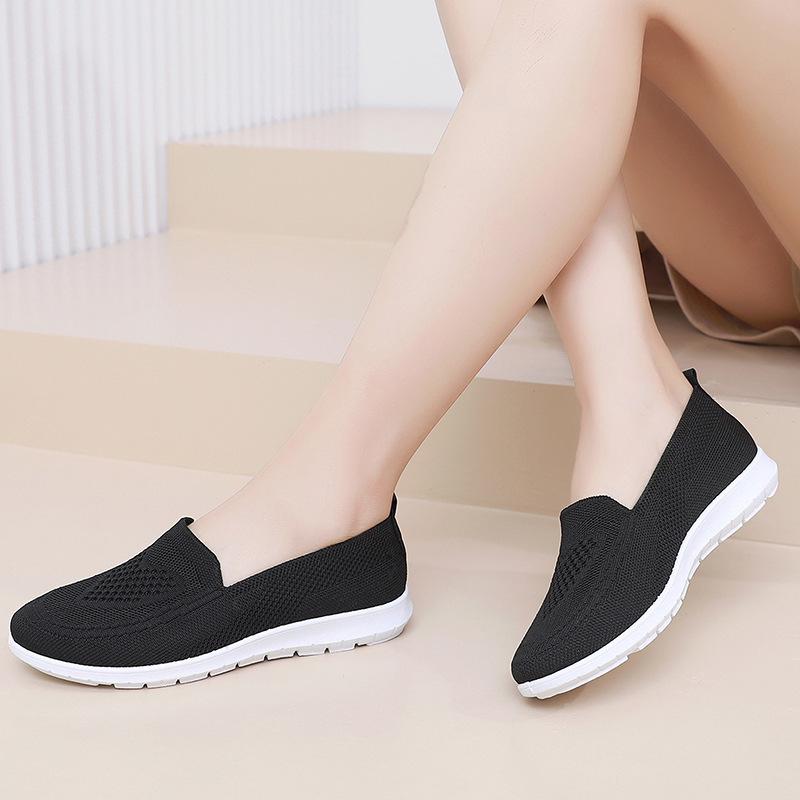 Zapatos de tela antiguos de Beijing para mujer, zapatos de un solo pedal para madres de mediana edad y mayores, zapatos casuales de suela plana transpirables, zapatos de mujer de gran tamaño con tejido de mosca