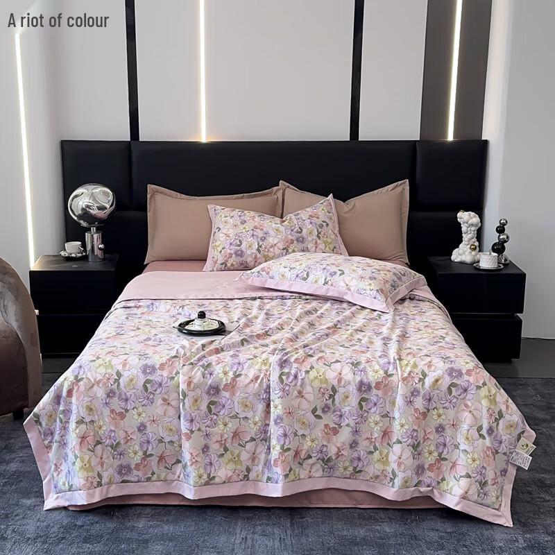 

Ice Silk Jacquard Summer Quilt