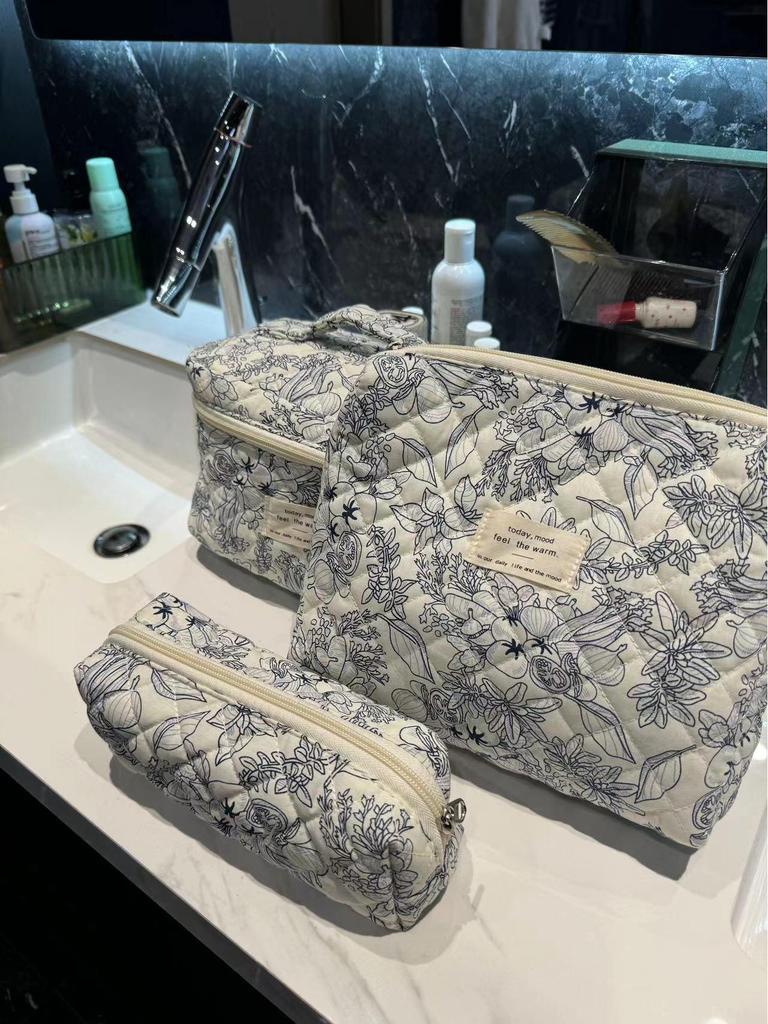2023 Floral Cute Cotton Makeup & Toiletry Bag - Small, Fresh, Portable Storage Case