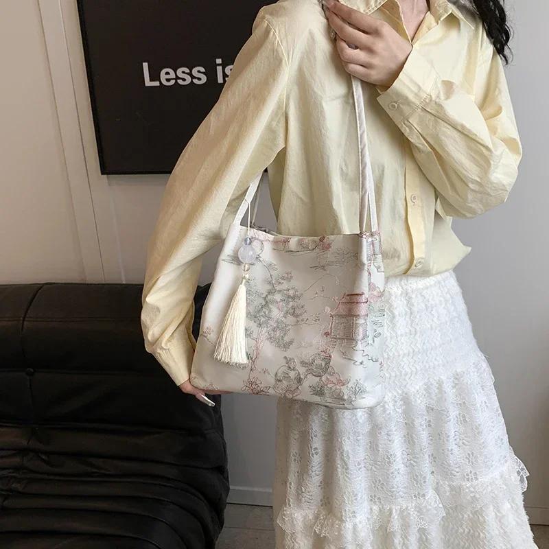 Einzigartige Retro-Diagonal-Umhängetasche im chinesischen Stil für Damen, Seidenjacquard, minimalistisch, elegante Umhängetasche, neue Modelle