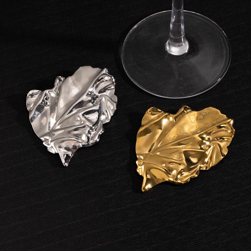 Metal Style Fashion Temperament Brooch Irregular Pleated Texture Brooch Temperament Fashion Design Corsage