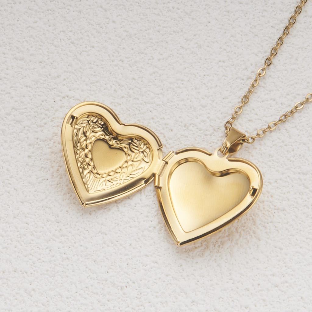 Women's Openable Round Heart-Shaped Pattern Photo Frame Photo Box Pendant Necklace