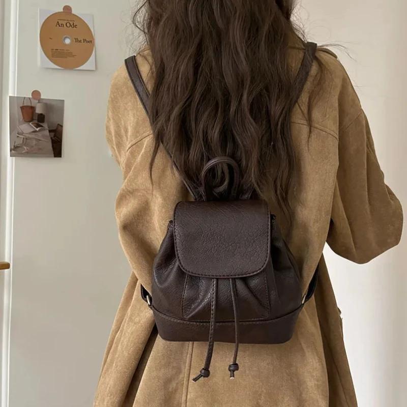 Kleine Mode-Rucksäcke Schultaschen für College-Mädchen Pu-Leder Damen-Umhängetasche Niedrige Klappe Kordel Damen-Handtaschen Tote-Tasche