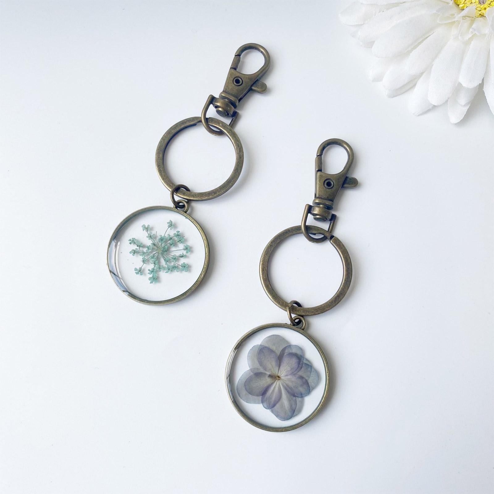 Брелок ручной работы из смолы — фото 8