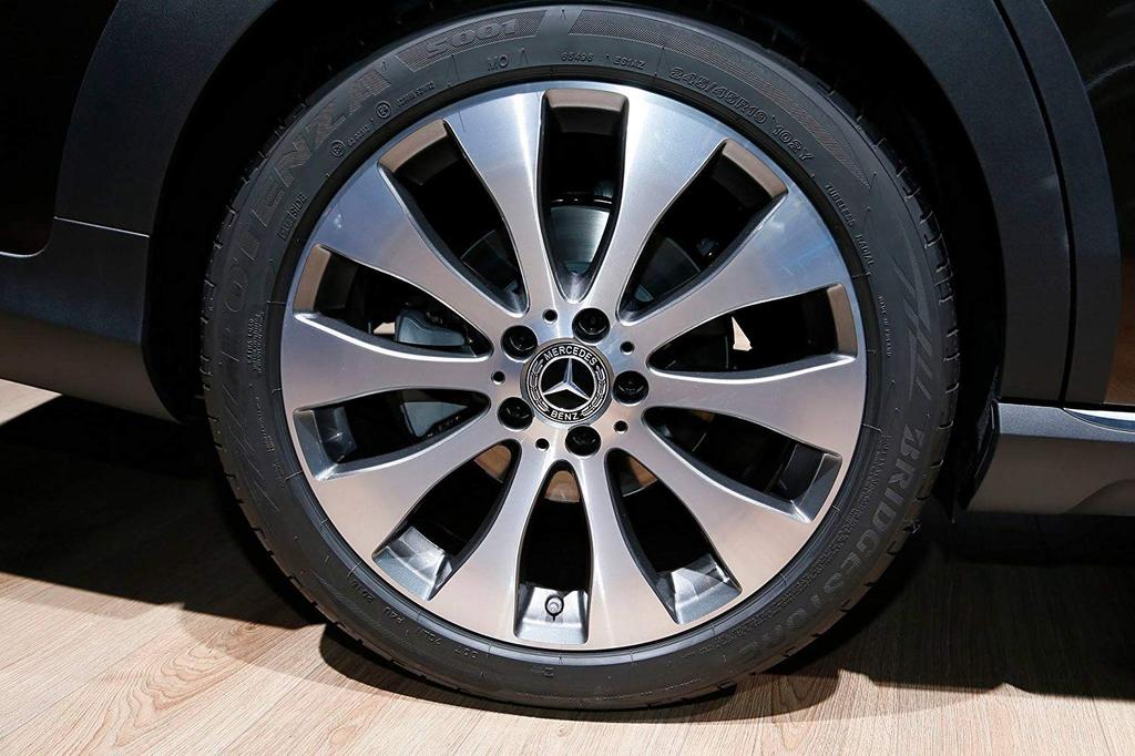 Genuine Center Caps In Gloss Black with Laurel Wreath Mercedes-Benz Caps/Hub