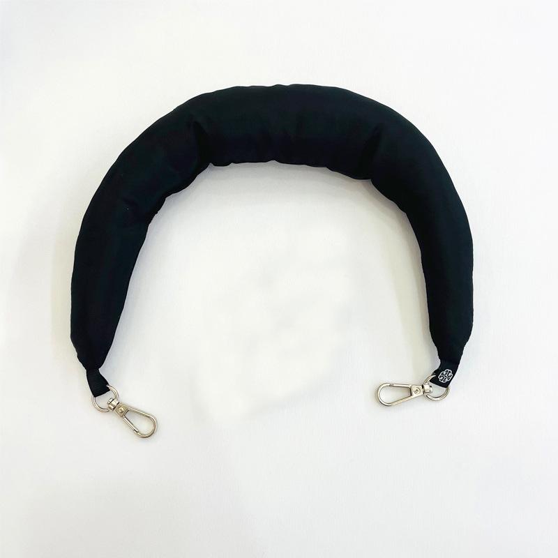 

Жіночий різнокольоровий бавовняний в язаний ремінець для сумки, зроблений своїми руками - змінний аксесуар для носіння на плечі/через плече з ланцюжком-підвіскою