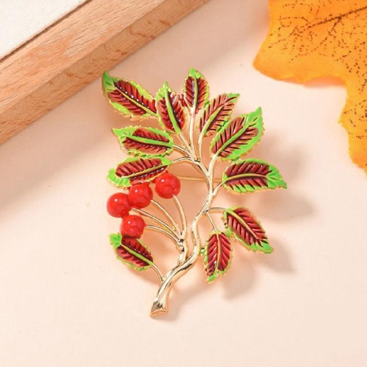 Artistic Enamel Autumn Leaf Pin Jewelry Combining Vintage Aesthetics and Natural Accent for a Distinctive Look