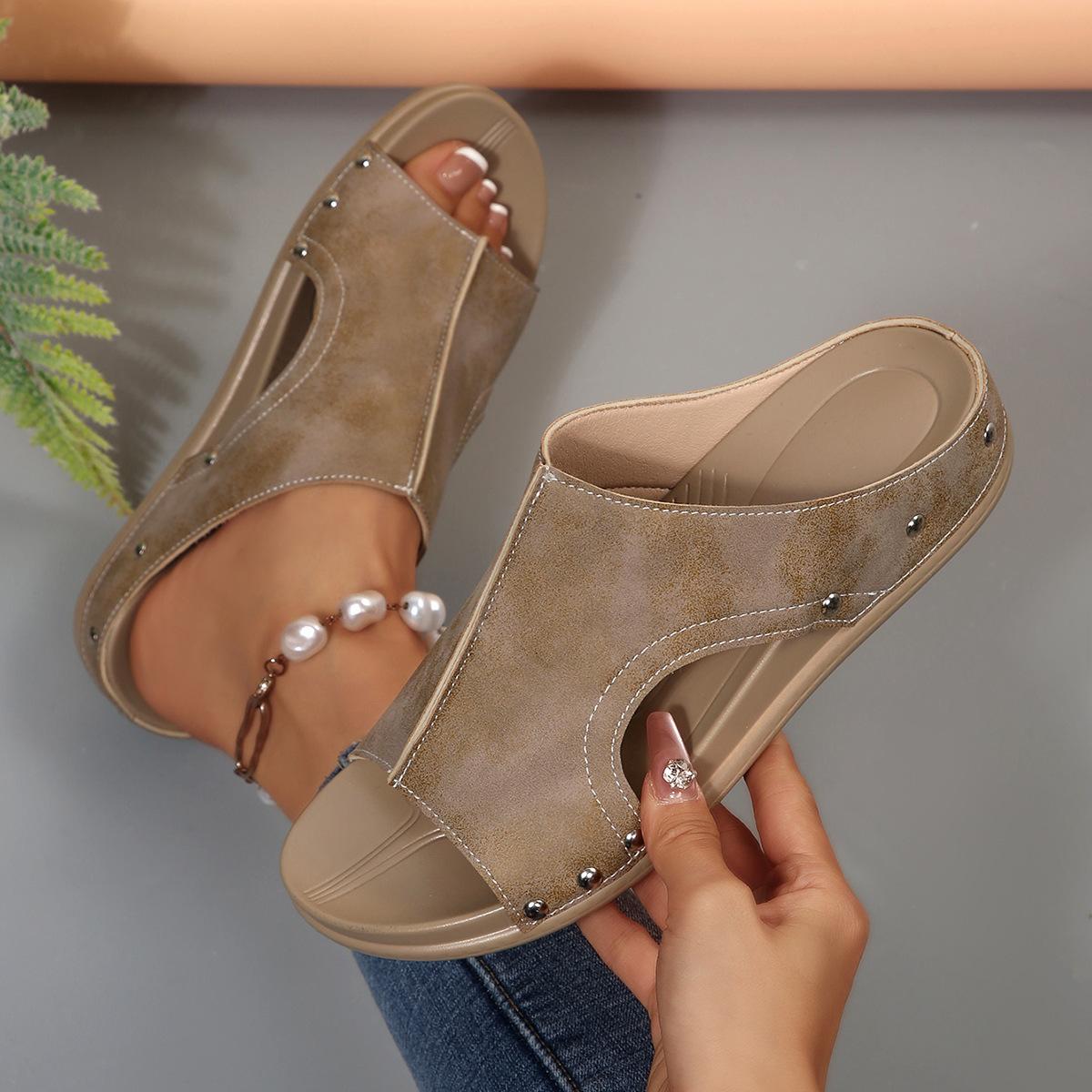 

Large size wedge heel slippers for women to wear in the summer of 2025, new European and American fashion versatile thick-soled slippers 43 хаки