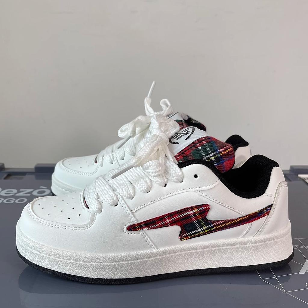 Platformové bílé boty dámské 2025 nové jarní a podzimní platformové zvýšení všestranné ležérní sportovní skate boty lehké prodyšné skate boty