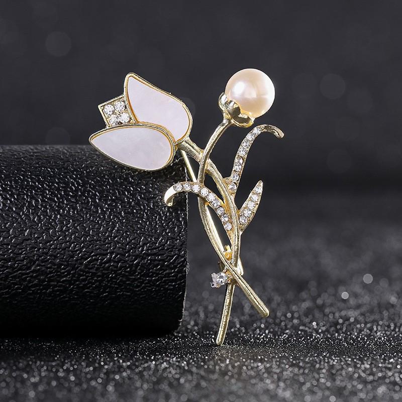High-End Pearl & Rhinestone Butterfly Brooch for Women's Fashion Suits and Scarves