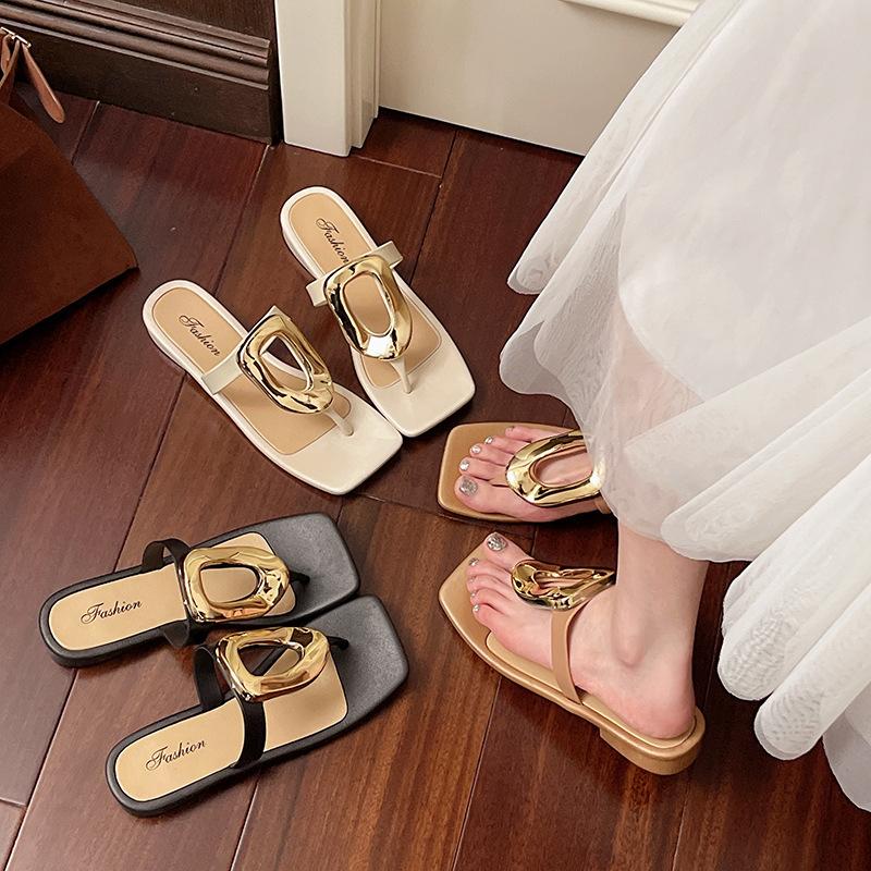 The New Square-toed Niche Clip-toe Sandals Wear Flat Metal Buckles On the Outside, Non-slip Beach Rome