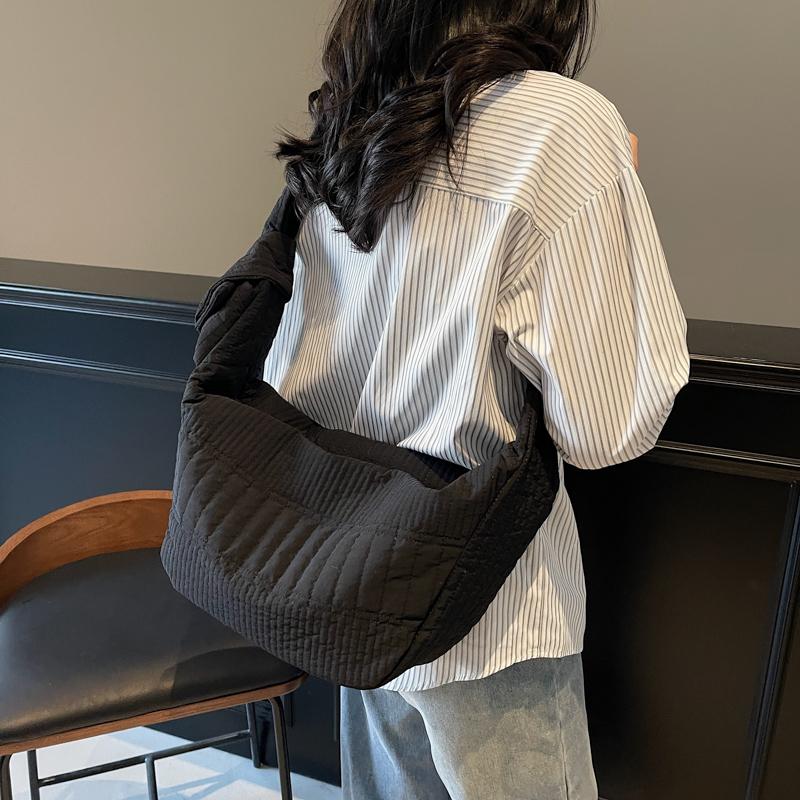 Pleated Hobo Bag Women's Large Capacity Lightweight Commuter Shoulder Bag Crossbody Bag