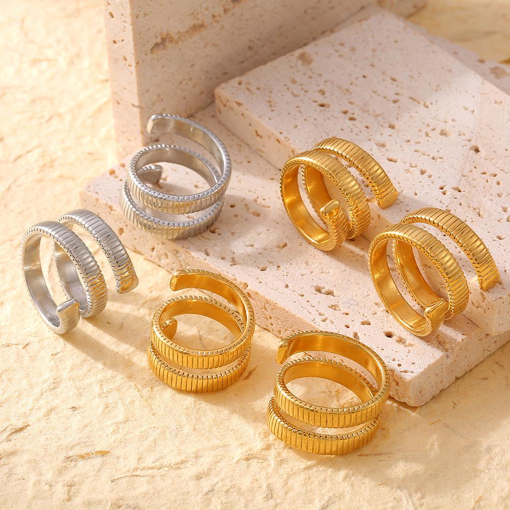 Europäischer & Amerikanischer Geometrischer Fadenring aus Titanstahl mit 18 Karat Vergoldung, Nicht verstellbares Offenes Design