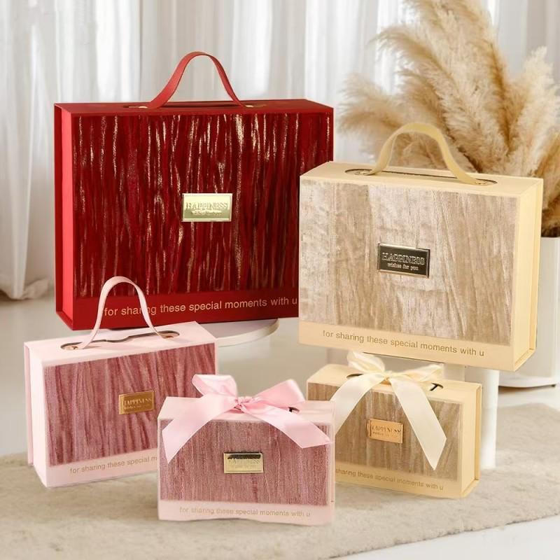 Velvet Gilded Hardboard Gift Box for Weddings and Engagements, No-Fold Handheld Candy Box.