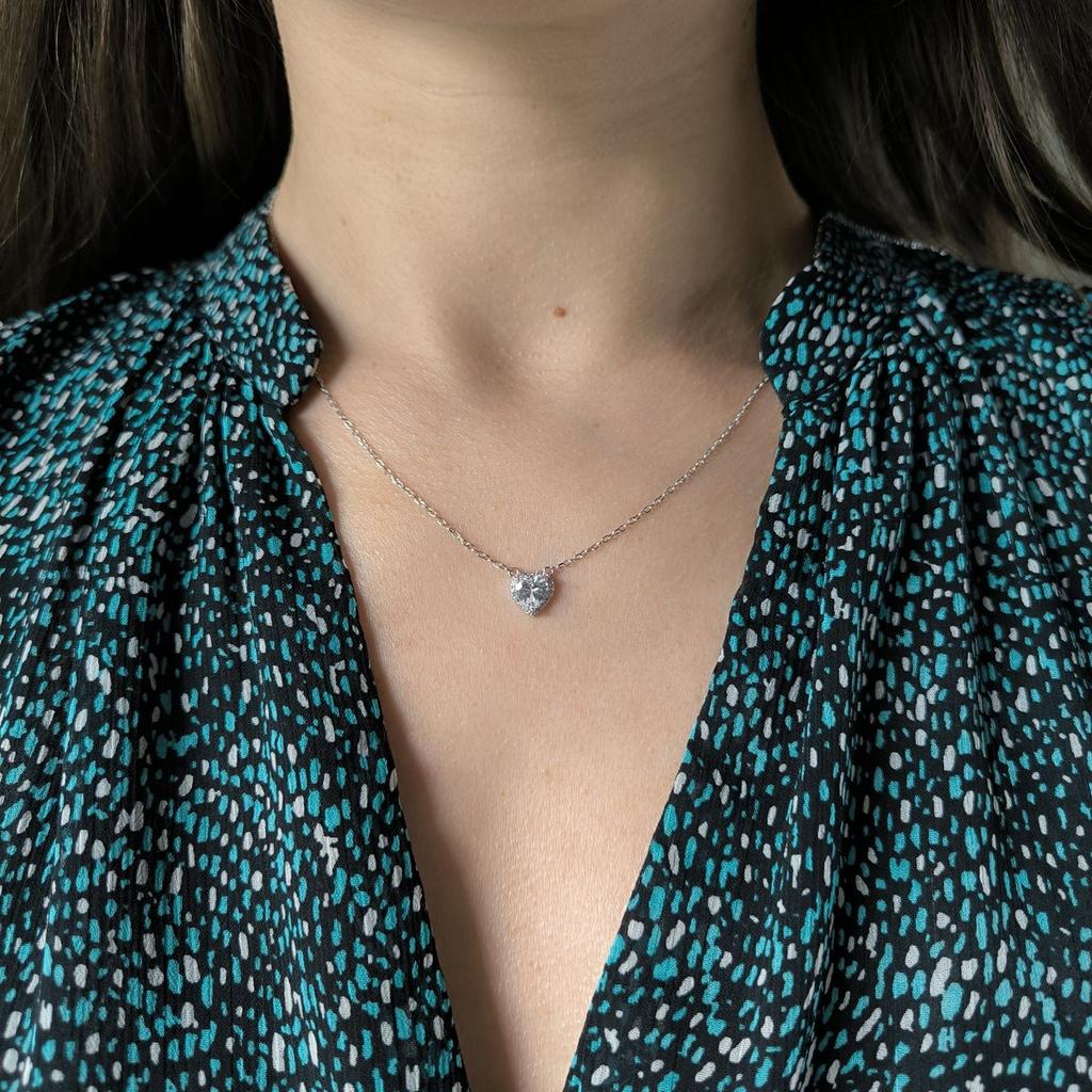 Серебряное колье с фианитами, вес изделия 2,16 гр (2186960)