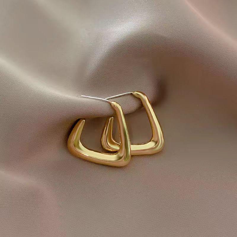 Cercei Europeni și Americani Aur Triplu Strat: Stil coreean simplu și versatil