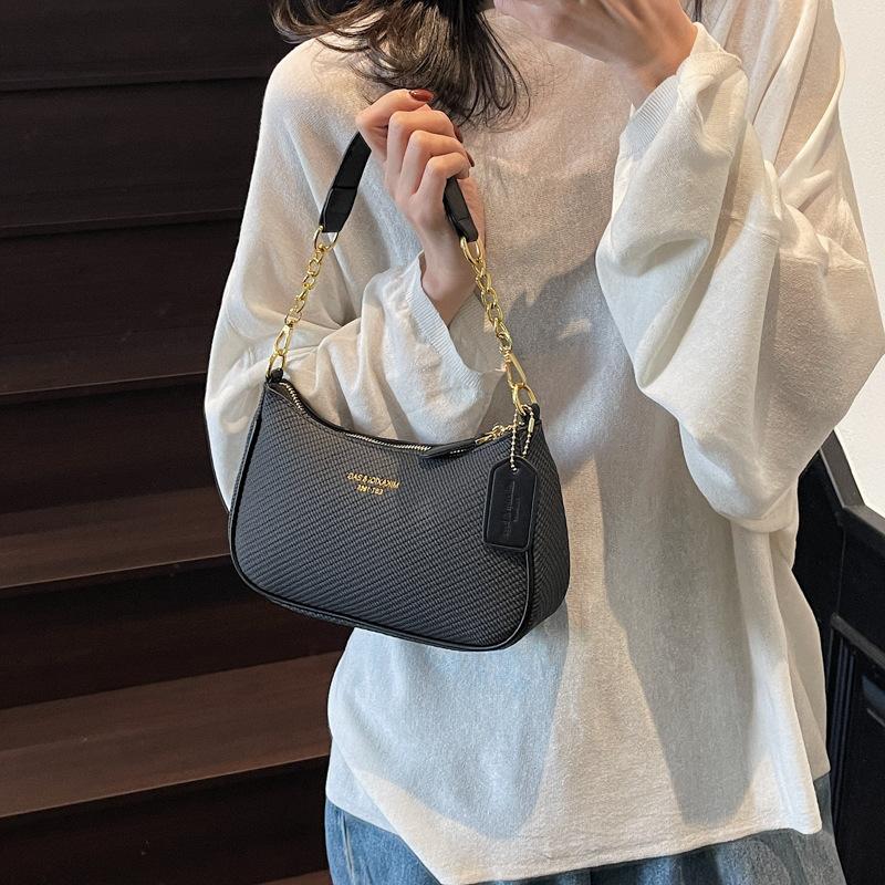 This year's popular bag women's 2025 new messenger bag Internet celebrity shoulder bag with the same texture chain small square bag