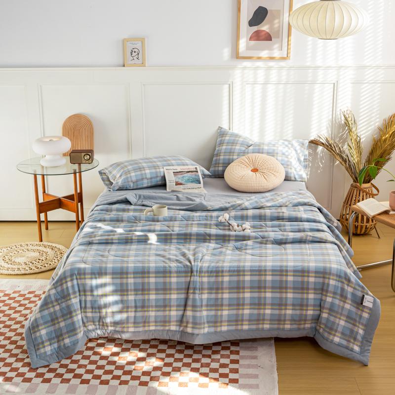 Light Luxury Simple Plaid Quilt Summer Lightweight Comforter Machine Washable Soft Comfortable Breathable Can Sleep Naked