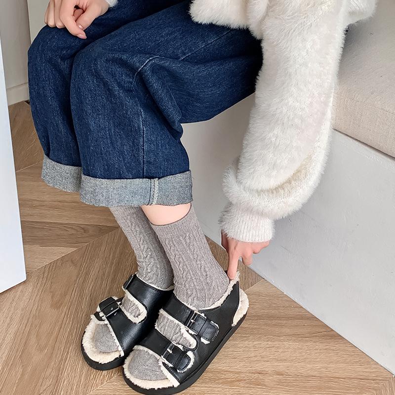 Women's Mid-Calf Cable Knit Wool Socks - Thick, Warm Cashmere with Velvet, Slouchy Style for Autumn/Winter 2023