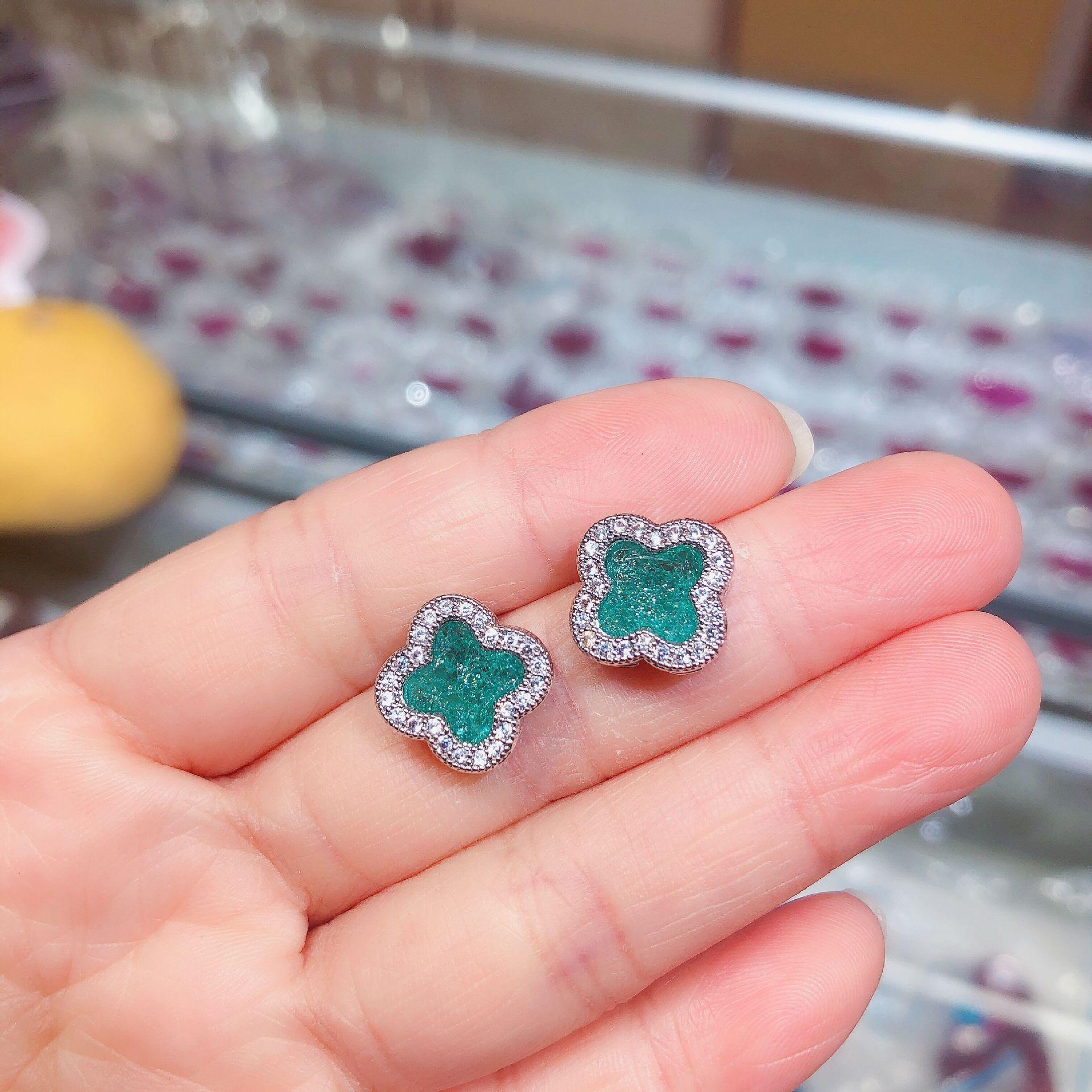 

Гарантия качества Серьги с четырьмя листами клевера Aaa Серьги из высококачественного циркония Классические качественные женские серьги светло-зеленый