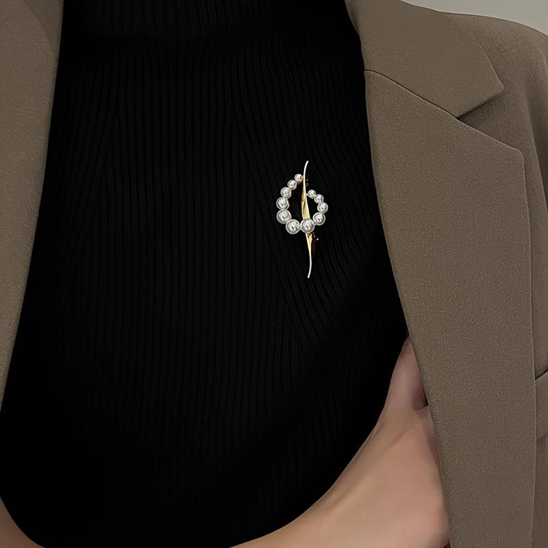 New French Brooch for Women with High-end and Elegant Style, Trendy and Exquisite Suit Pin Accessory