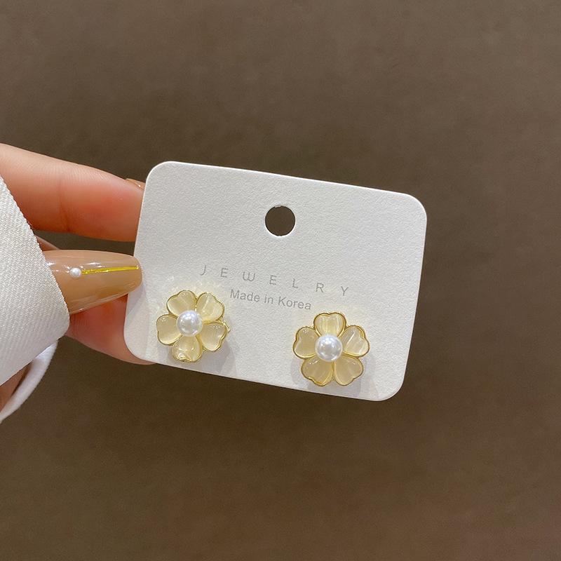 BLINGBAY New Women's Earrings Retro Women's Light Luxury High-End Niche Earrings Sweet Temperament Ear Accessories Modern Jewelry Gifts
