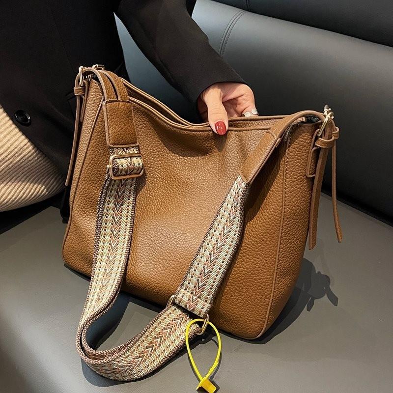 Stylish Versatile Large Capacity Pu Leather Bucket Bag For Everyday Commuting Use