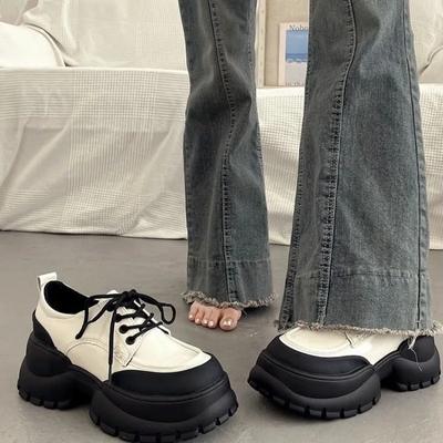 Schwarze Sneakers Schuhe Damen Frühling Herbst Neu Minderheitsdesign Muffin Dicke Sohlen Schuhe mit großem Zeh Schnürschuhe Casual Zapatillas Mujer