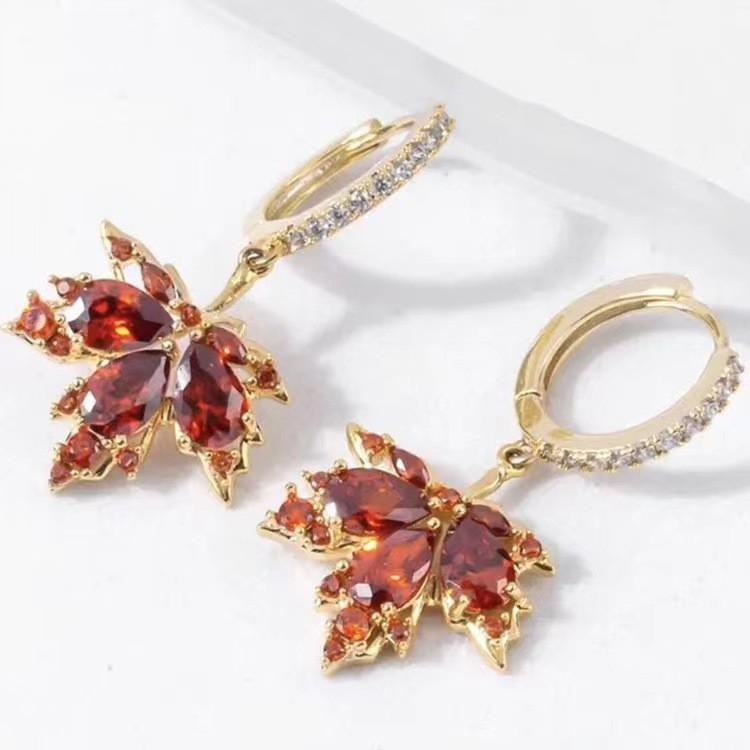 Earrings, European and American fashion and retro temperament, leaf women's tide earrings, red maple leaf earrings, earrings, accessories.