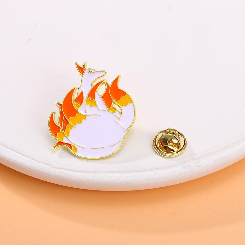 Kreskówkowy kreatywny uroczy czerwony lis broszka uroczy lis kształt stopowa broszka akcesoria dziewięcioogonowy lis odznaka