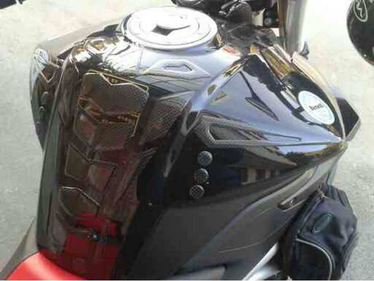 Carbon Fiber Fishbone Sticker for YZF-R1, R6, Ninja 250/300, CBR Motorrads.