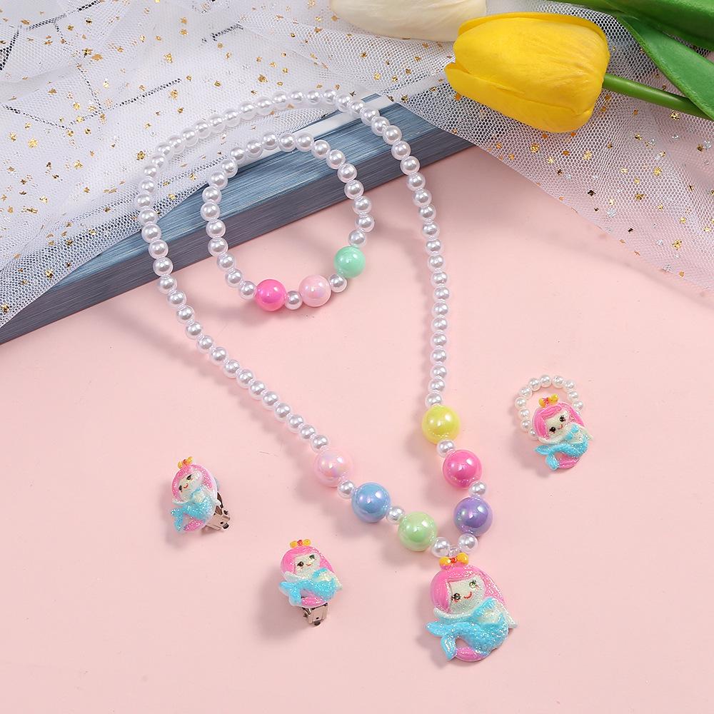 

Children s Five-Piece Butterfly Resin Necklace Set - Dopamine Pendant & Beaded Cross-Border Jewelry