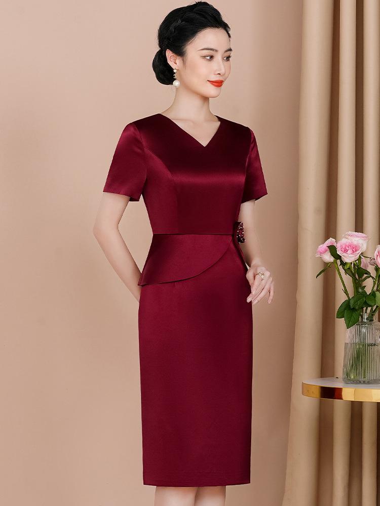 2025 Autumn Elegant V-neck Slimming Dress for Young Mothers - Wine Red Acetate Skirt