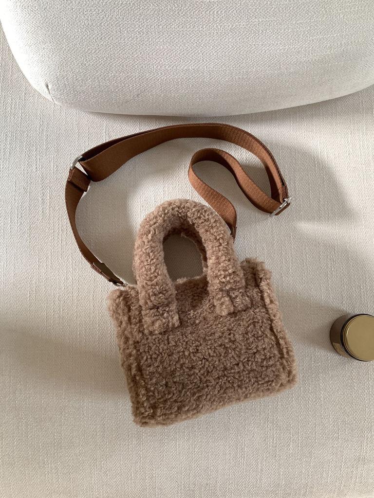Autumn and Winter Lazy Plush Bag Crossbody Retro Casual Portable Wool Bag Versatile Lamb Wool Shoulder Small Square Bag