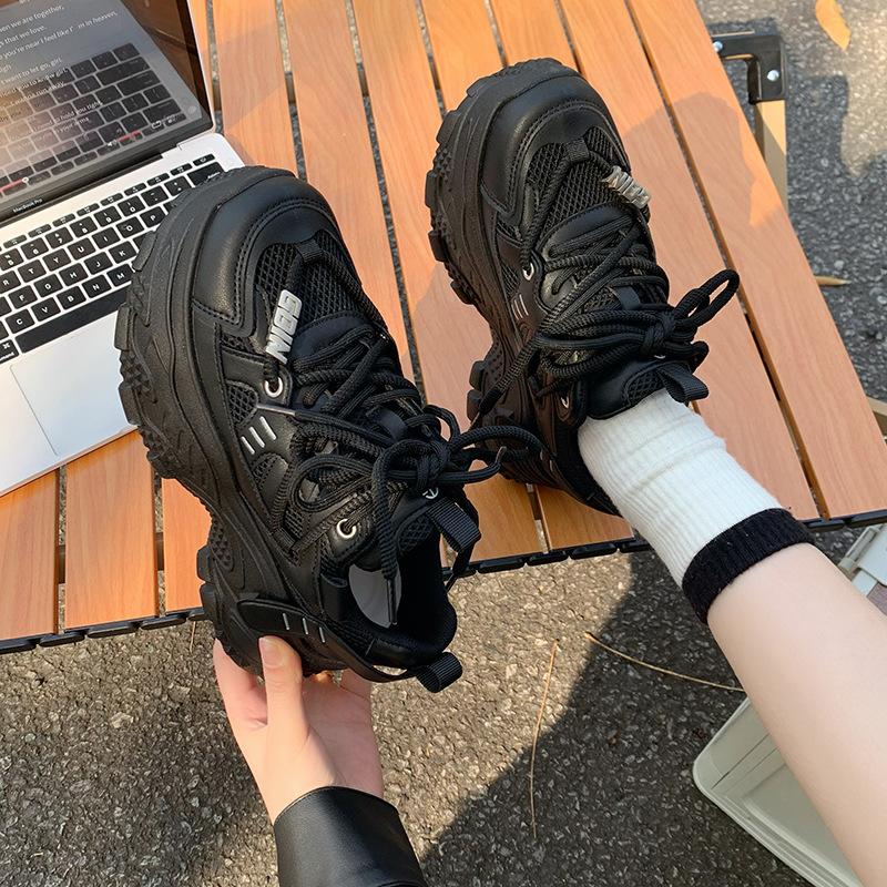 

Модные женские туфли для папы на толстой подошве 2025 года, новые повседневные кроссовки для мужчин небольшого роста и тонкости из сетчатой ткани с дышащими вставками 40 чёрный