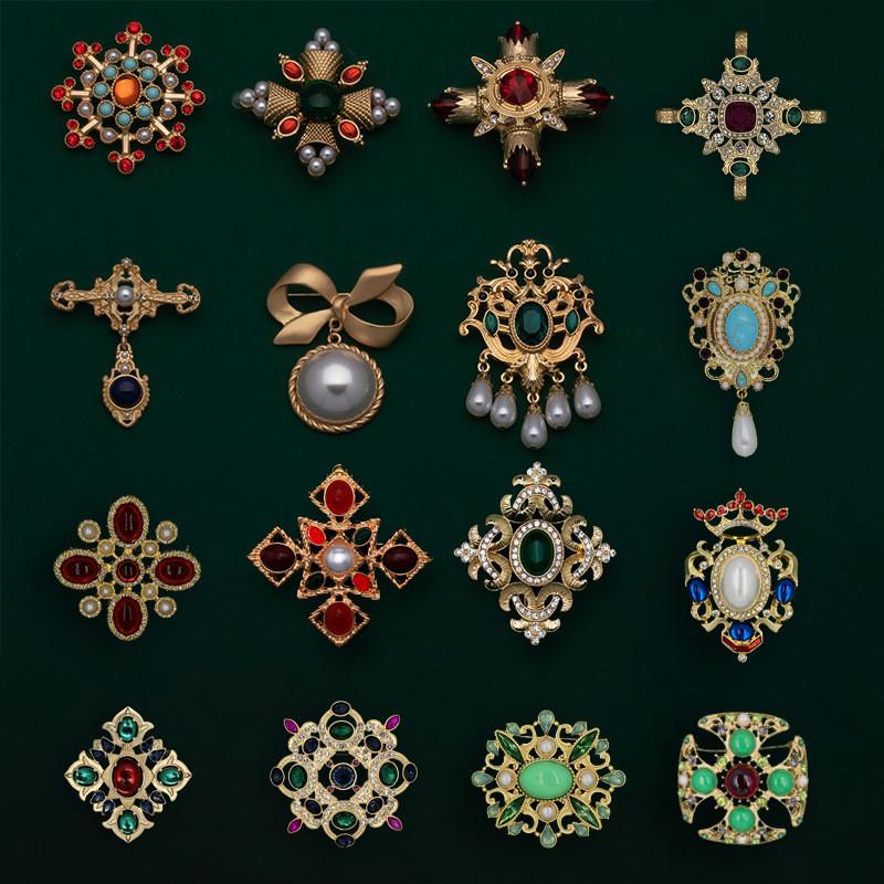 Spilla Barocca in Cristallo Vintage con Pietra Preziosa Design Geometrico Vuoto Per Regalo e Decorazione