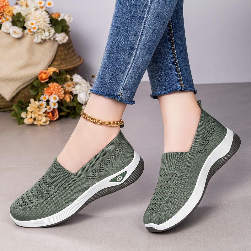 Women's Large-Size Flat Shoes – Fly-Knit Breathable Casual Slip-Ons, Solid Color Versatile Mother's Shoes
