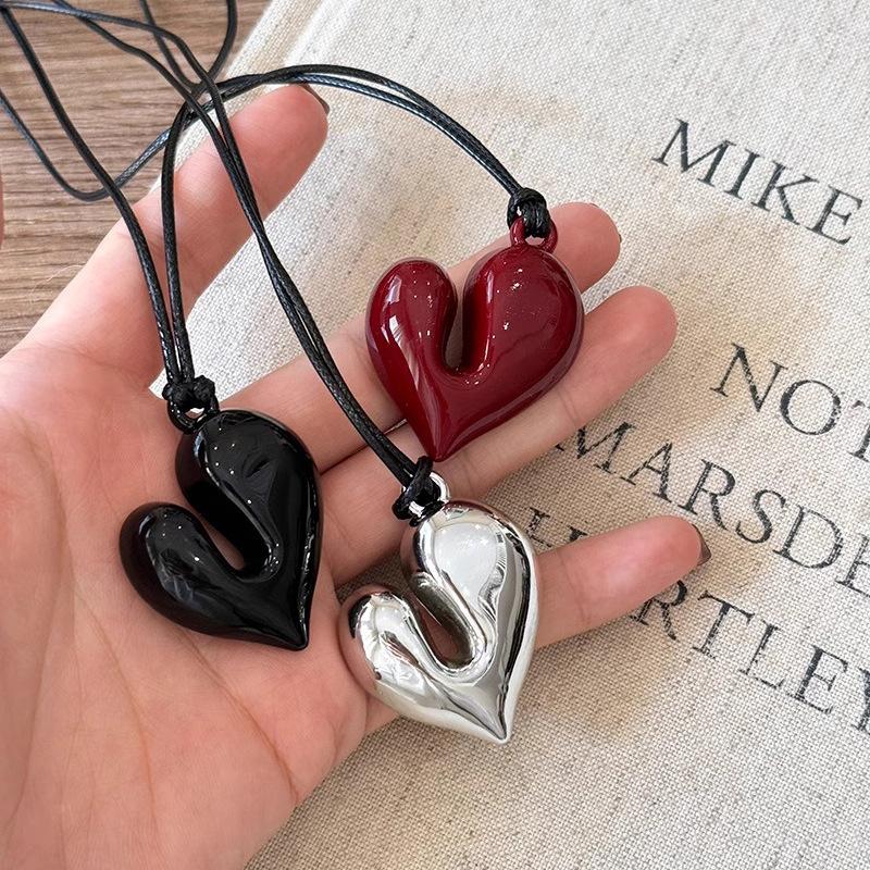 Red Heart Pendant Necklace Vintage 80S Aesthetic Love Inspired Choker New Fashion Romantic Heart Necklace for Women