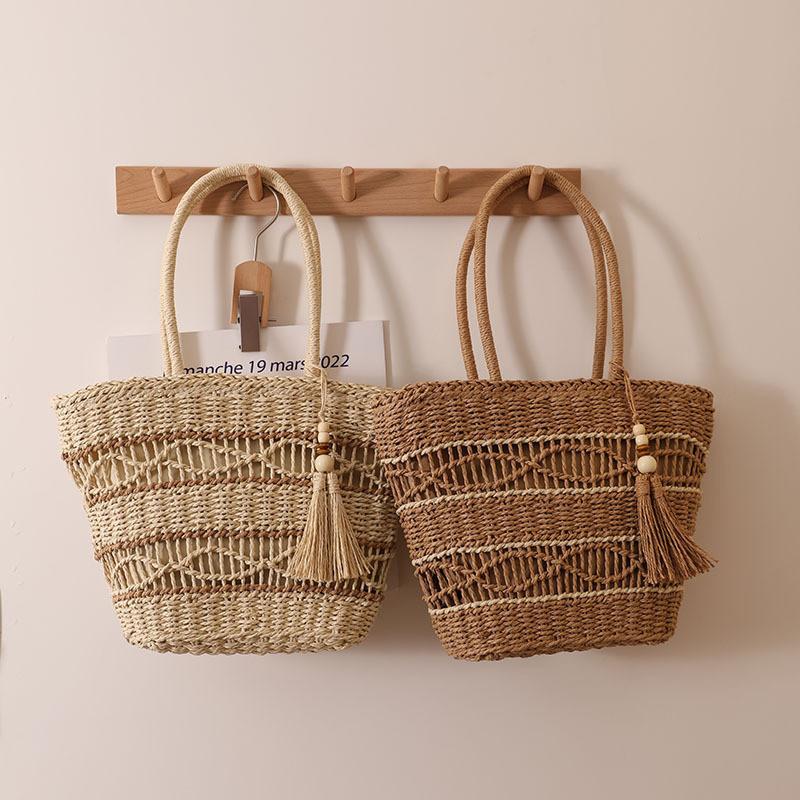 IELGY fashion hollow shoulder straw bag, fringed hand-woven holiday wind beach women's bag