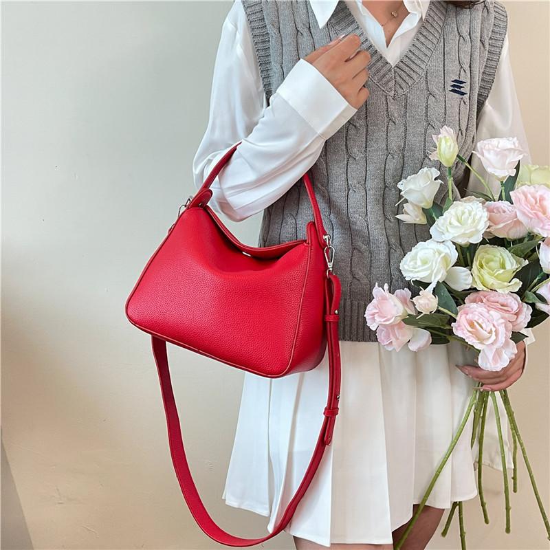 

Летняя новая женская сумка из мягкой кожи, повседневная, простая, универсальная, нишевая, высококлассная, на одно плечо, сумка-мессенджер красный