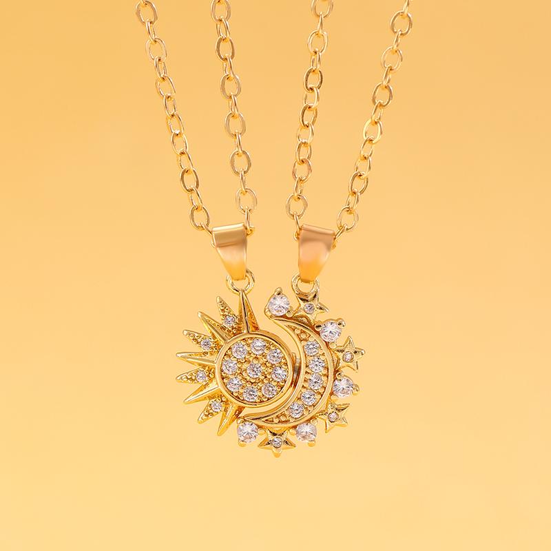 Set da 2 Pezzi Collane con Ciondolo Magnetico Sole e Luna per Donne Uomini Metallo Zircone Strass Set Collane Coppia Sole e Luna Gioielli Regali