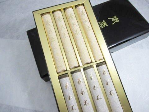 (Gift wrapping included) Awaji Baikundou Premium Incense, Perfect for Gifts, Featuring Agarwood, Dogwood, and Sandalwood, in a Lacquered Box. A Gift S