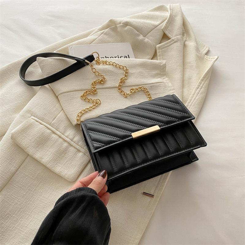 

Простая женская сумка через плечо Temperament 2024 года, новинка лета, простая модная сумка-мессенджер, повседневная модная маленькая квадратная сумка для женщин чёрный