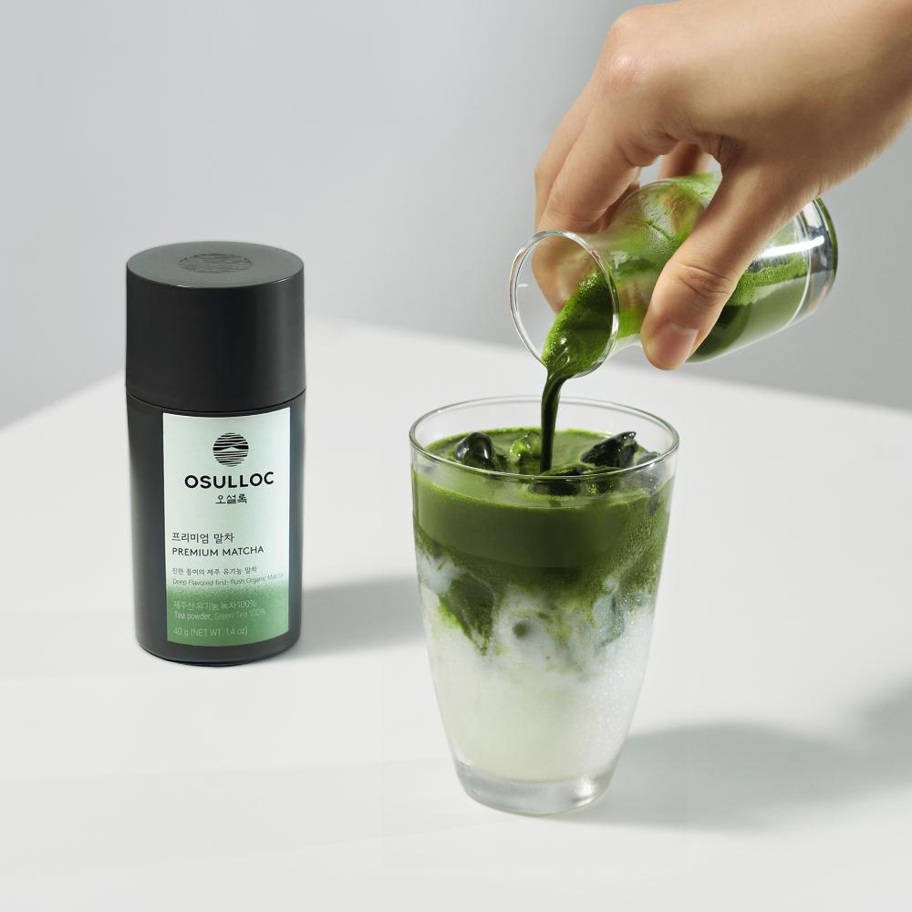 O'Sulloc Premium Matcha ist ein hochwertiger grüner Pulvertee, hergestellt aus Bio-First-Flush-Blättern von Jeju.