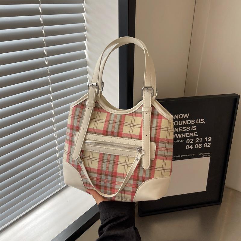 Korean version of niche design college style underarm bag women's 2025 trendy new plaid commuter bag large-capacity shoulder bag