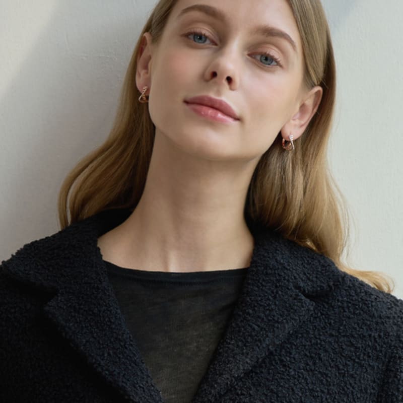 ELLE Schmuck 14K Cubic Motion Ohrringe (Goldener Pin) ELGPEE467