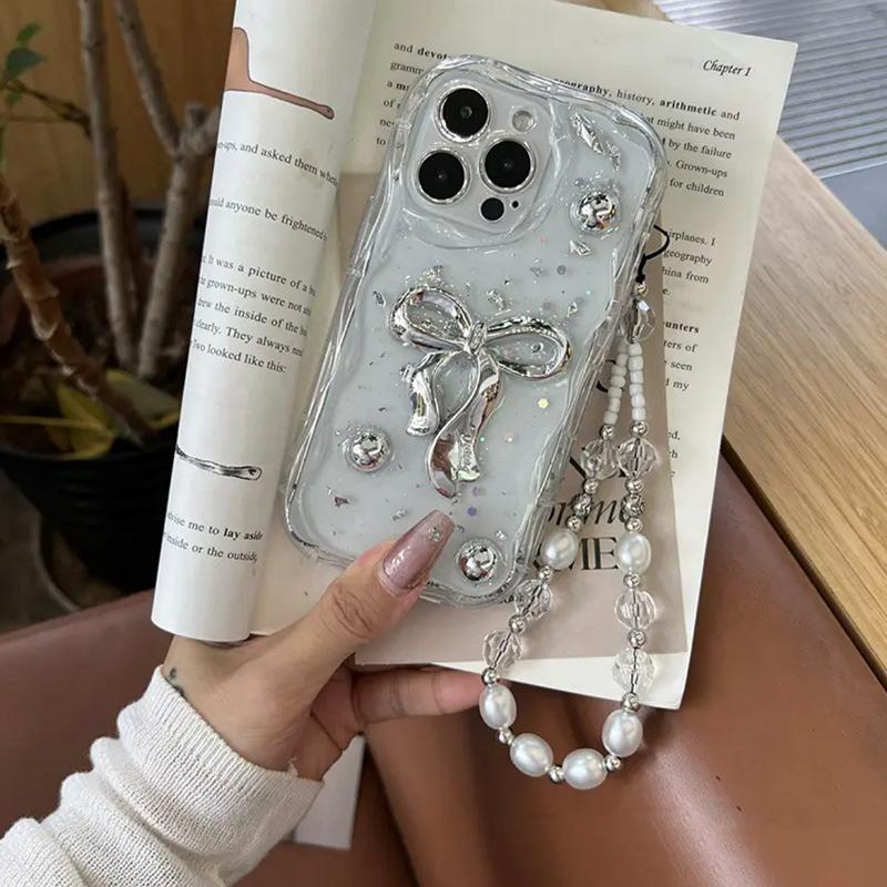 

Серебряный чехол для телефона с бантом из бусин для IPhone17promax Полный пакет для Apple 16plus Противоударный 14 Ручная цепочка For iPhone 17Promax