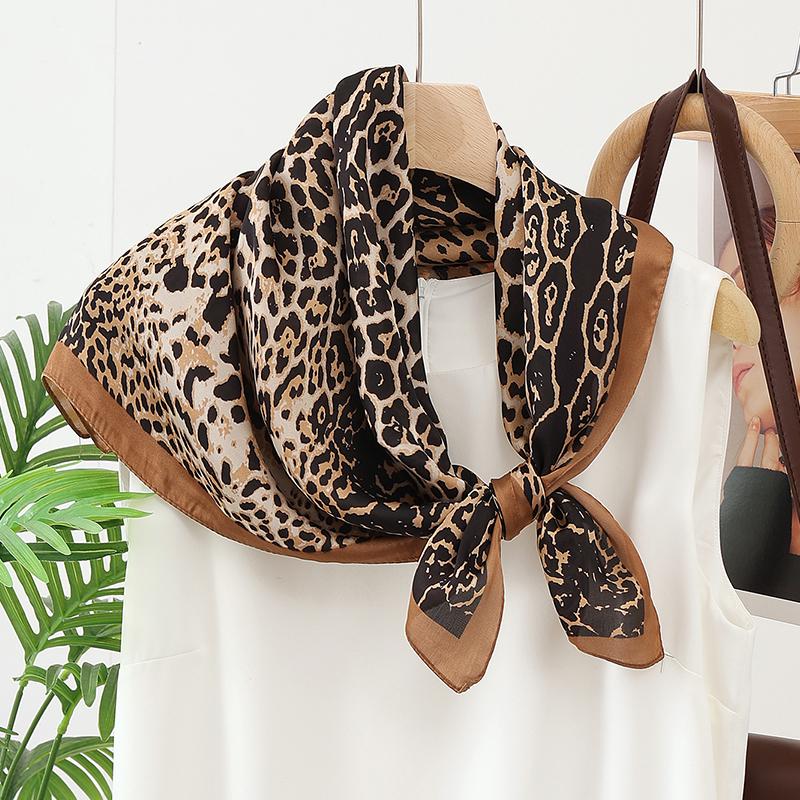 

70x70 см Квадратный шелковый платок с принтом леопарда Женская атласная повязка на голову Мусульманские хиджабы Шали Гладкий мягкий маленький шейный платок Тюрбан Бандана 70X70cm