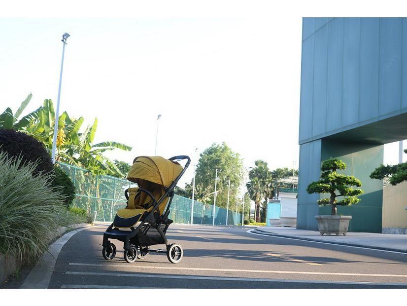 BB Leichter Kinderwagen: Ein-Knopf-Faltung, Stoßdämpfend, Verstellbarer Sitz zum Sitzen oder Liegen.