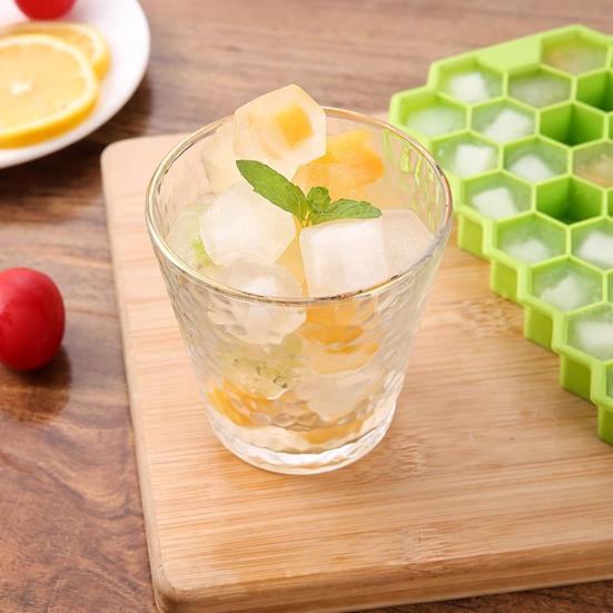 37 Cavity Honeycomb Ice Tray BPA-Free Slow-Melt Reusable Small Ice Mold with Lid Easy Release Silicone Ice Cube Maker for Freezer